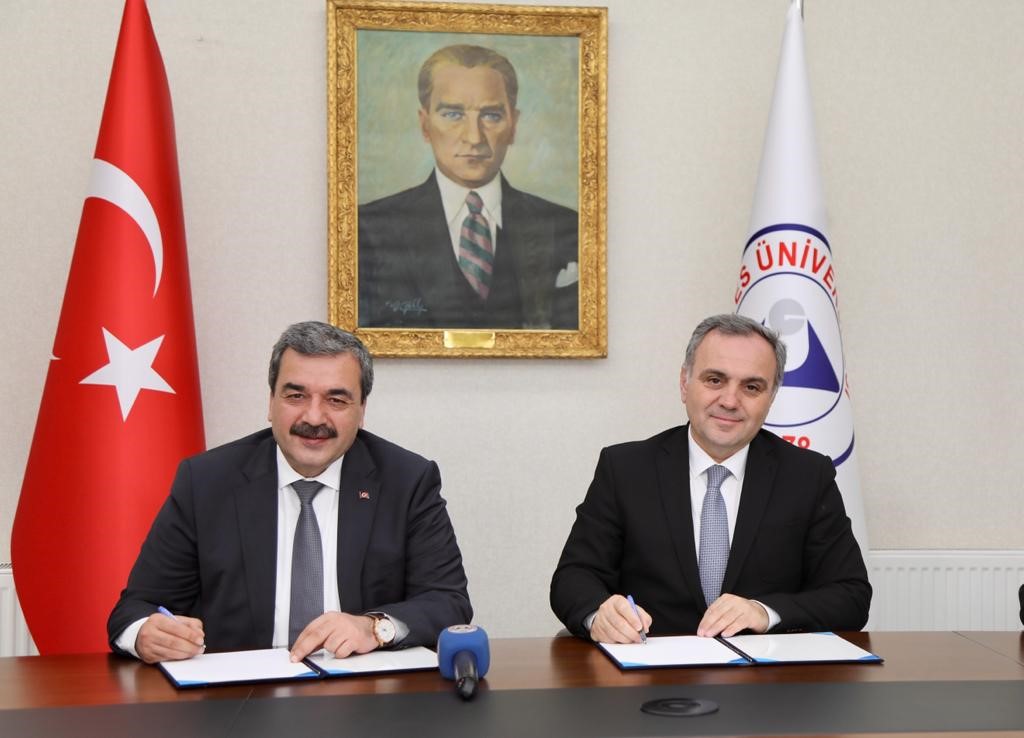 ANADOLU ÜNİVERSİTELER BİRLİĞİ (AÜB) DÖNEM BAŞKANI SİVAS BİLİM VE TEKNOLOJİ