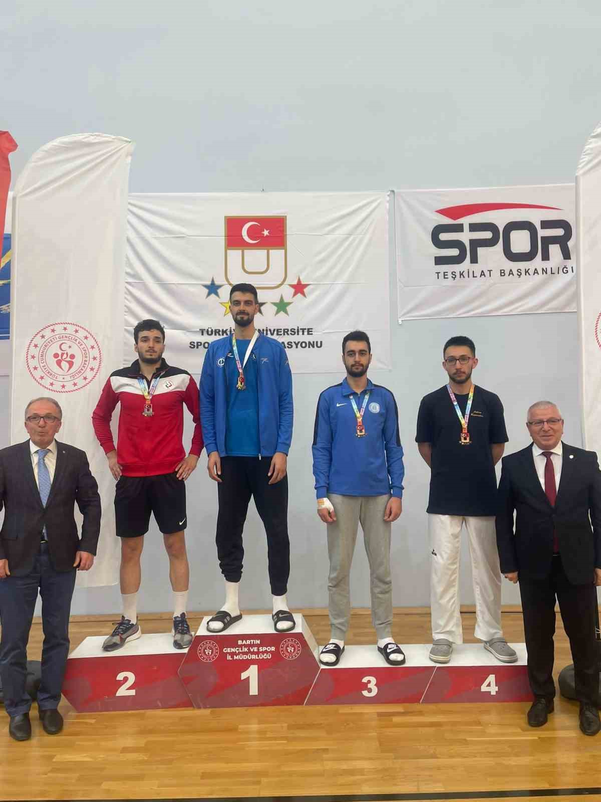 ANADOLU ÜNİVERSİTESİ SPORCUSU SERGEN CURABAZ, BARTIN’DA DÜZENLENEN TÜSF ÜNİLİG TAEKWONDO