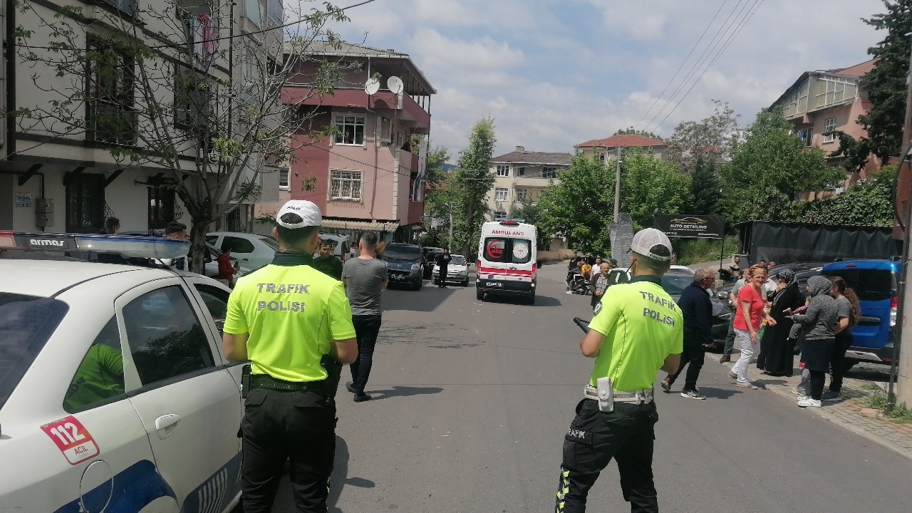 KOCAELİ'NİN GEBZE İLÇESİNDE YOLA ANİDEN ÇIKAN 8 YAŞINDAKİ ÇOCUĞA YOKUŞ