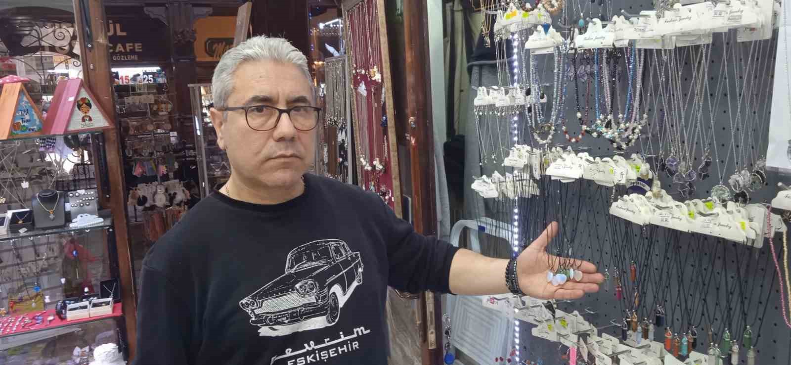 ANNELER GÜNÜ’NE 2 GÜN KALA ESKİŞEHİR’DE HEDİYELİK EŞYA SATICI ESNAFI,