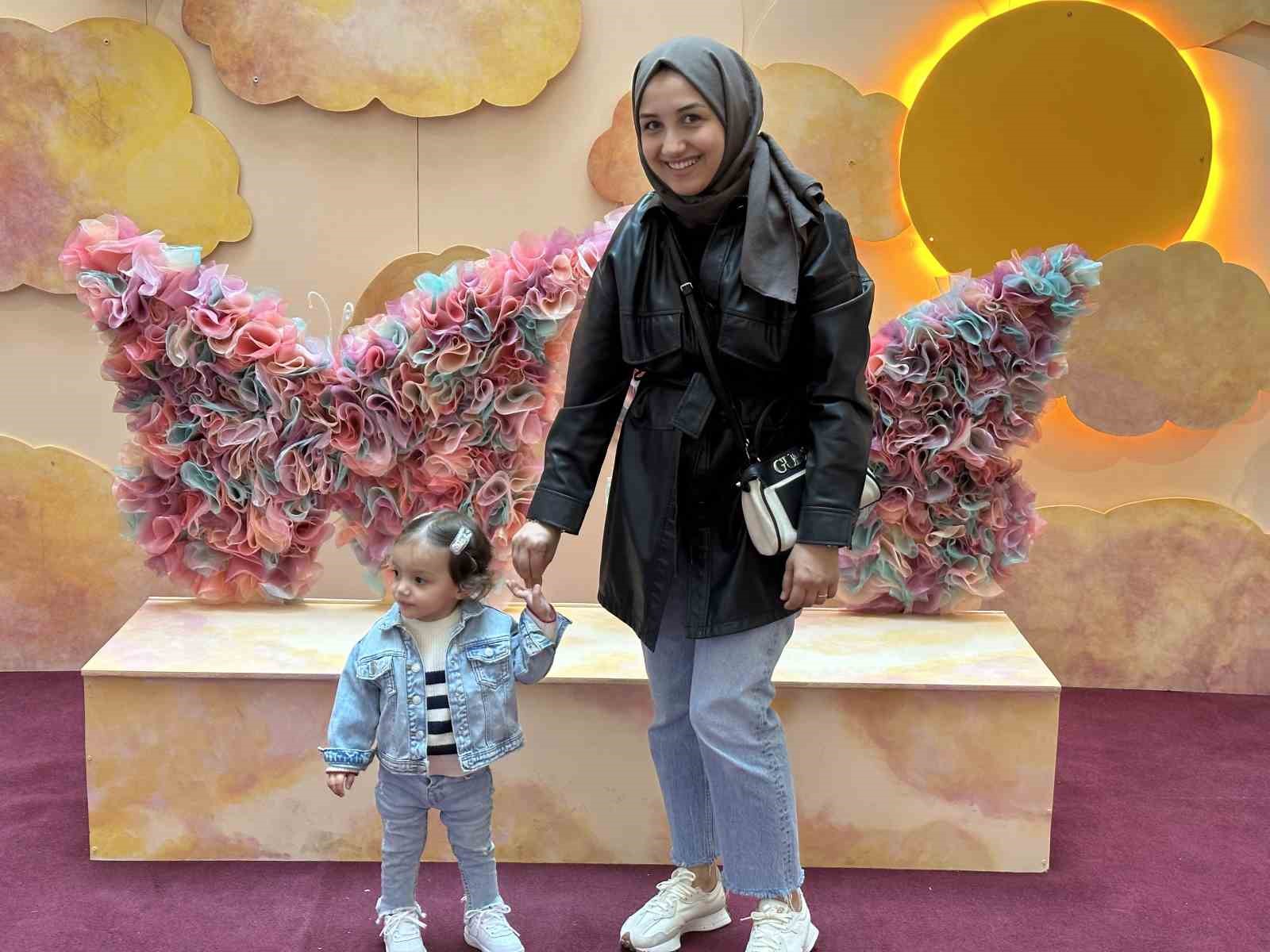 ESPARK AVM, ANNELER GÜNÜ KUTLAMALARINDA ANNELER İLE ÇOCUKLARININ HATIRA OLARAK