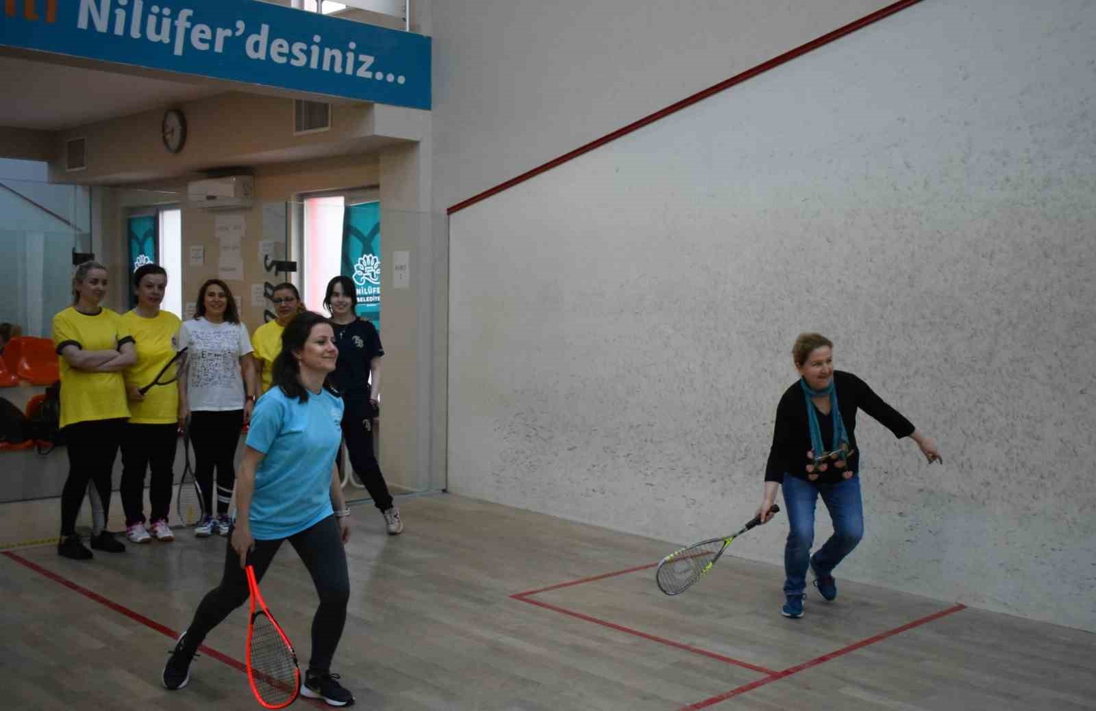 ANNELER SQUASH TURNUVASI’NDA BULUŞTU
