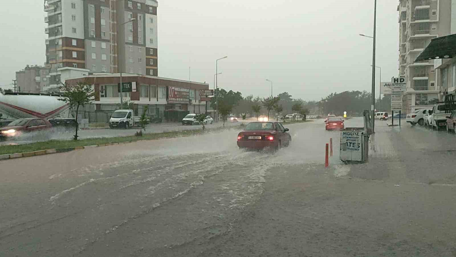ANTALYA VE ÇEVRESİ İÇİN KUVVETLİ YAĞMUR UYARISI YAPILDI (ARŞİV)