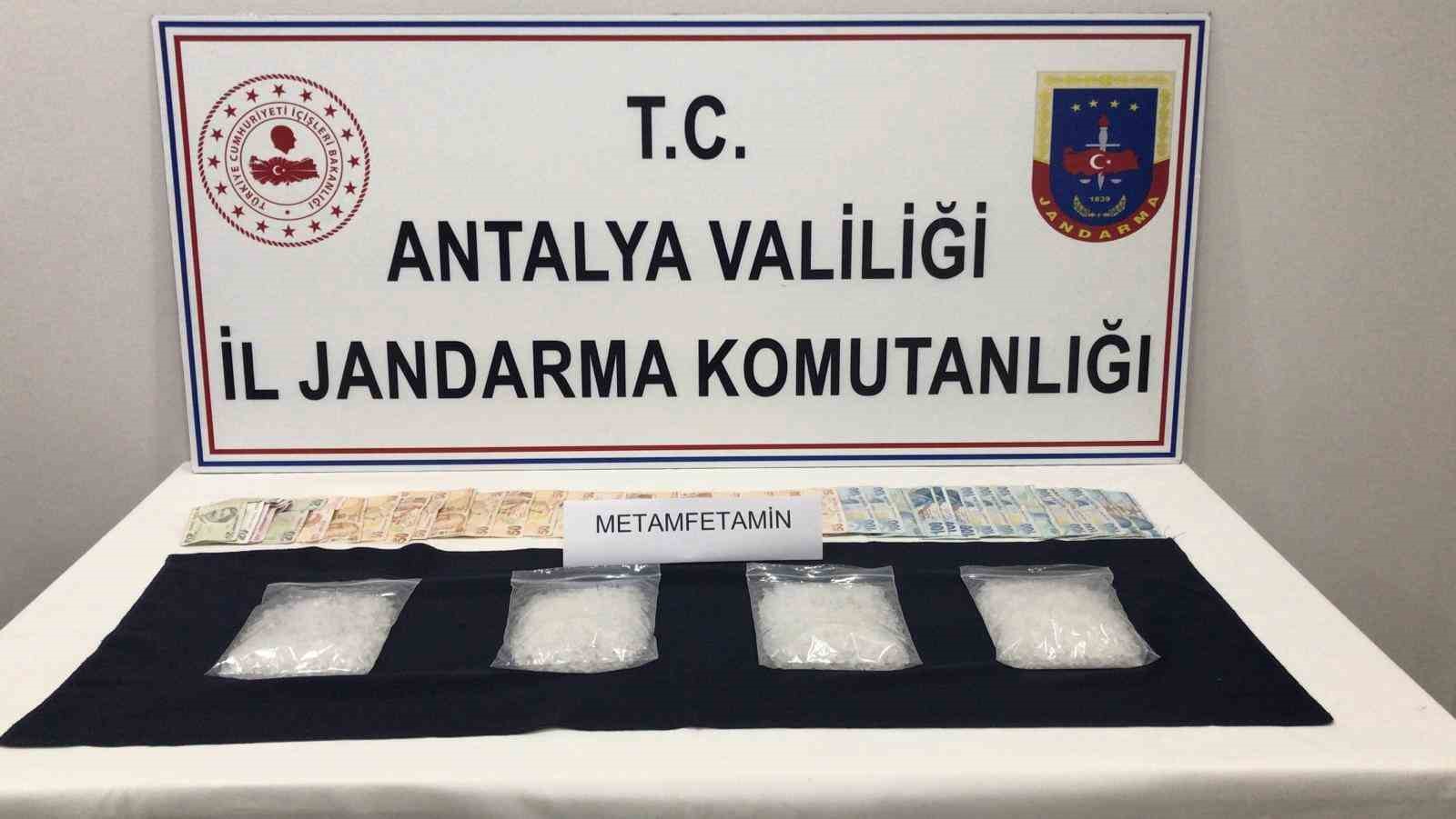 ANTALYA'NIN MANAVGAT İLÇESİNDE BİR ARAÇTA YAPILAN ARAMADA PİYASAYA SÜRÜLMEK ÜZERE