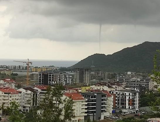 GAZİPAŞA’DA ÇIKAN HORTUM VATANDAŞLAR TARAFINDAN GÖRÜNTÜLENDİ