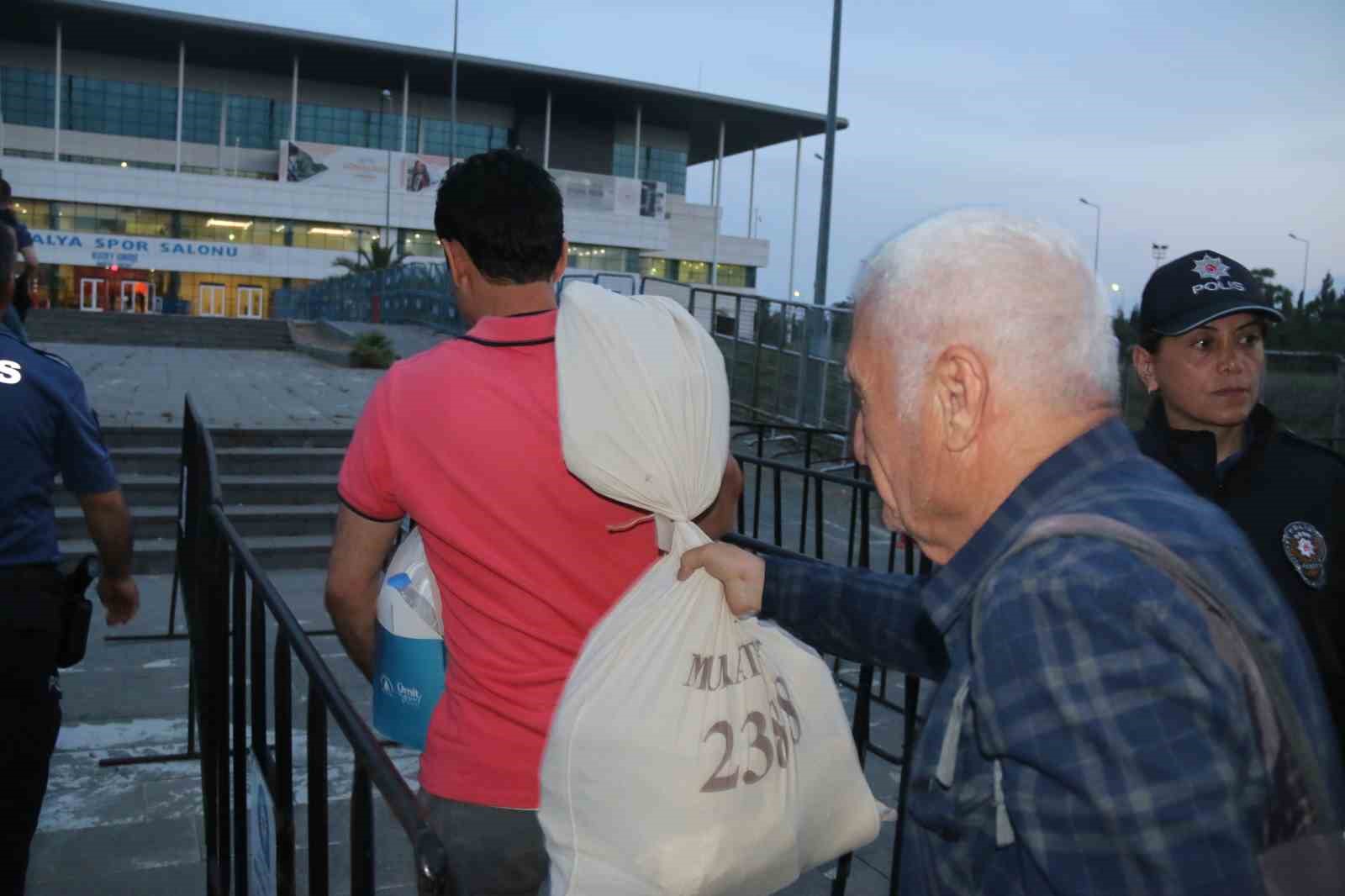 ANTALYA’DA SANDIKLARDA ZARFLARIN TASNİFİ VE OYLARIN SAYIMININ ARDINDAN SANDIK KURULLARI