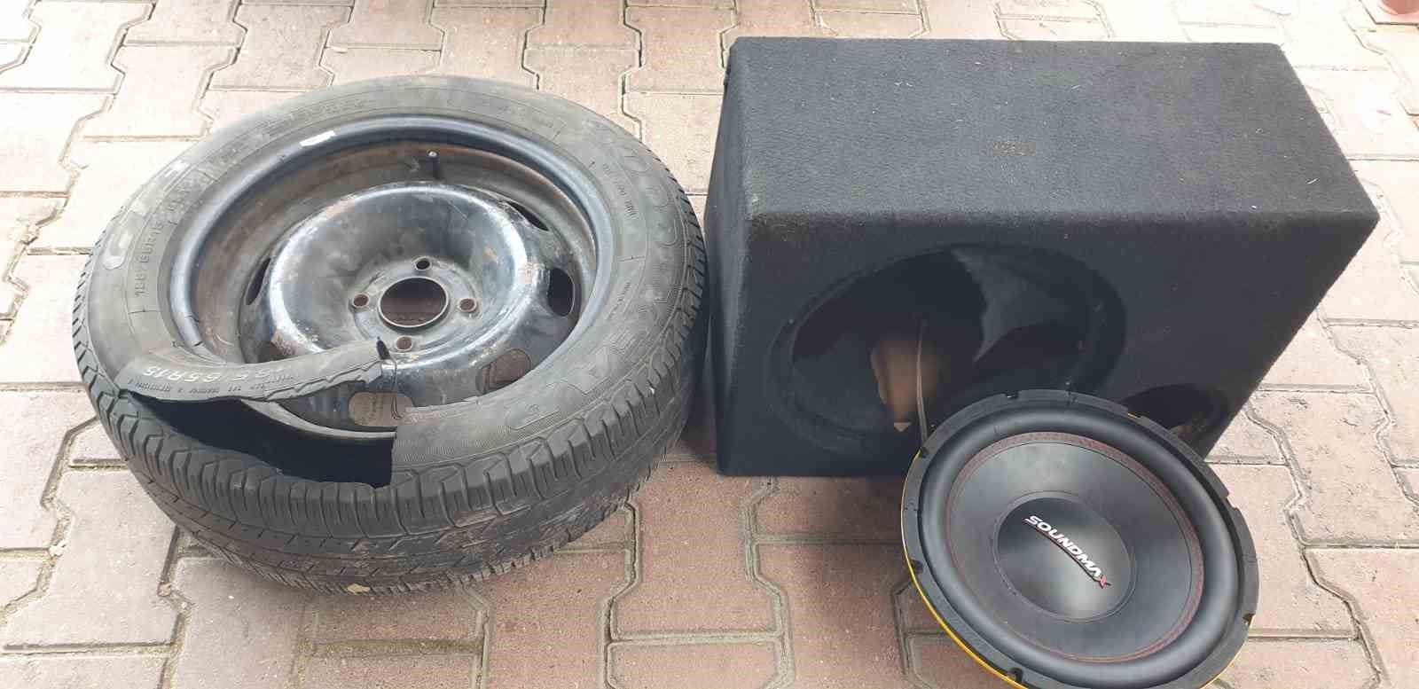 ADANA’DA DURDURULAN BİR OTOMOBİLİN SES SİSTEMİ VE YEDEK LASTİĞİNDE 8