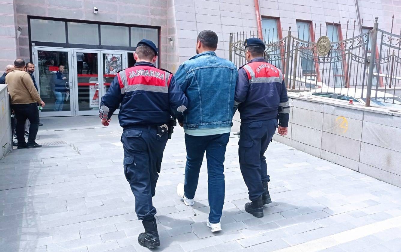ESKİŞEHİR’DE JANDARMA EKİPLERİNCE ARANAN ŞAHISLARA YÖNELİK YAPILAN OPERASYONDA YAKALANAN 6
