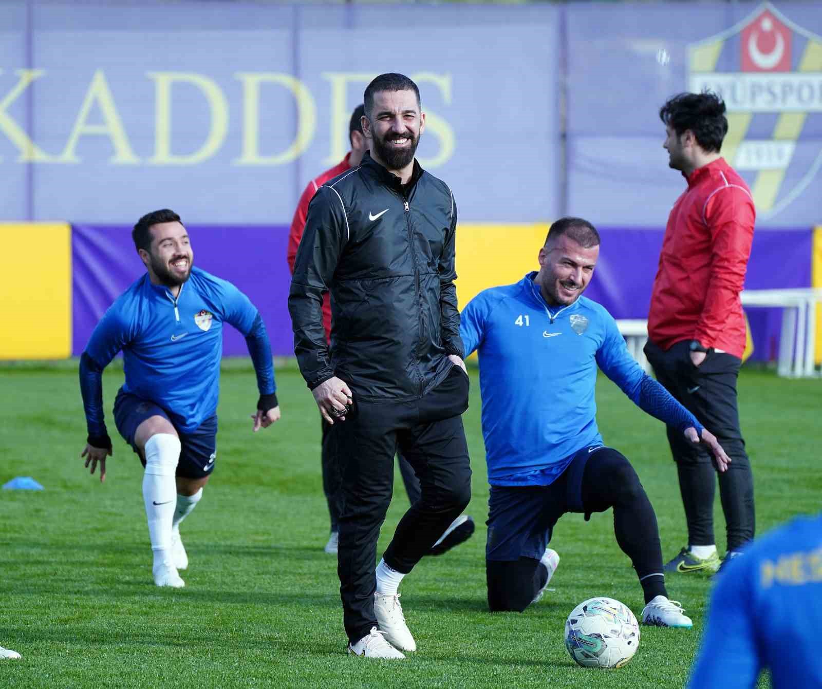 ESKİ MİLLİ FUTBOLCU VE SPOR TOTO 1. LİG TAKIMLARINDAN EYÜPSPOR'UN