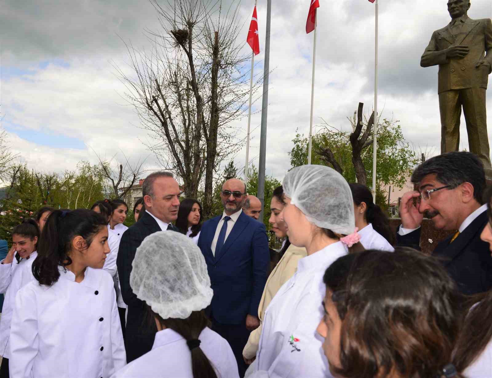 ARDAHAN'DA "TÜRK MUTFAĞI HAFTASI" ETKİNLİKLERİ BAŞLADI. (OLGUN YILDIZ/ARDAHAN-İHA)