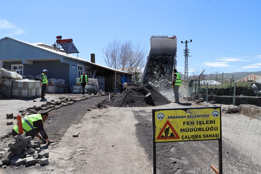 ARDAHAN'DA YOL YAPIM ÇALIŞMALARI SÜRÜYOR. (OLGUN YILDIZ/ARDAHAN-İHA)