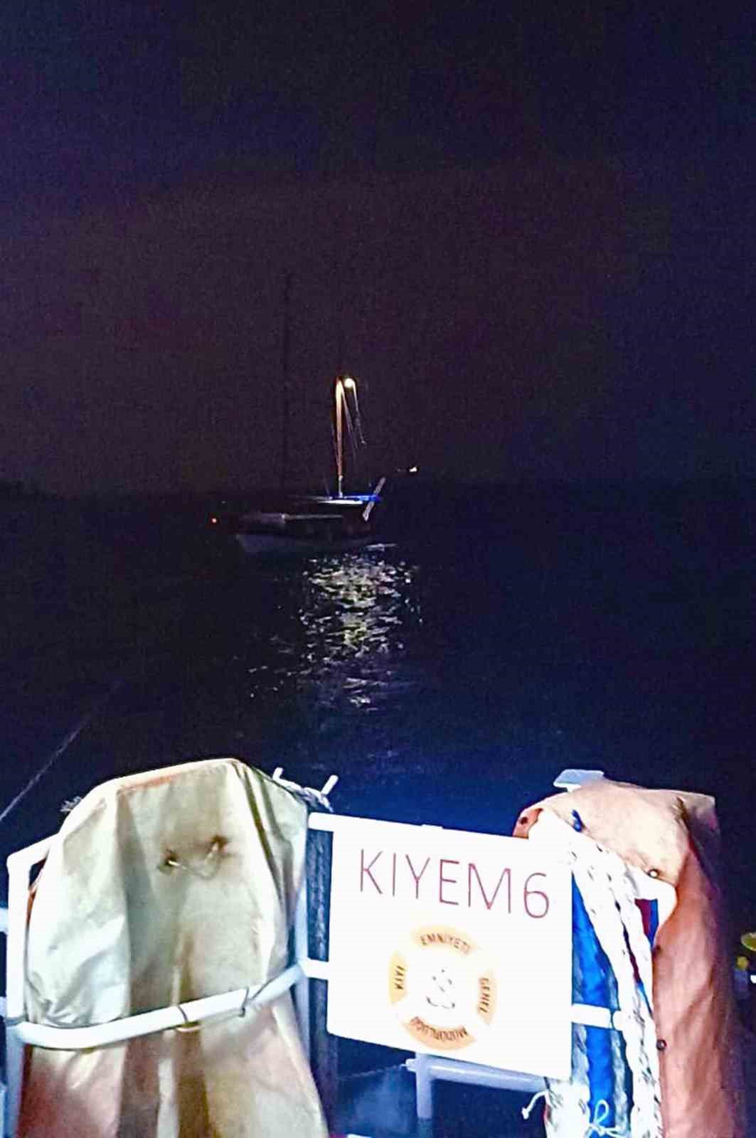 MUĞLA’NIN BODRUM İLÇESİ AÇIKLARINDA MAKİNE ARIZASI YAPMASI SONRASI SÜRÜKLENEN 17