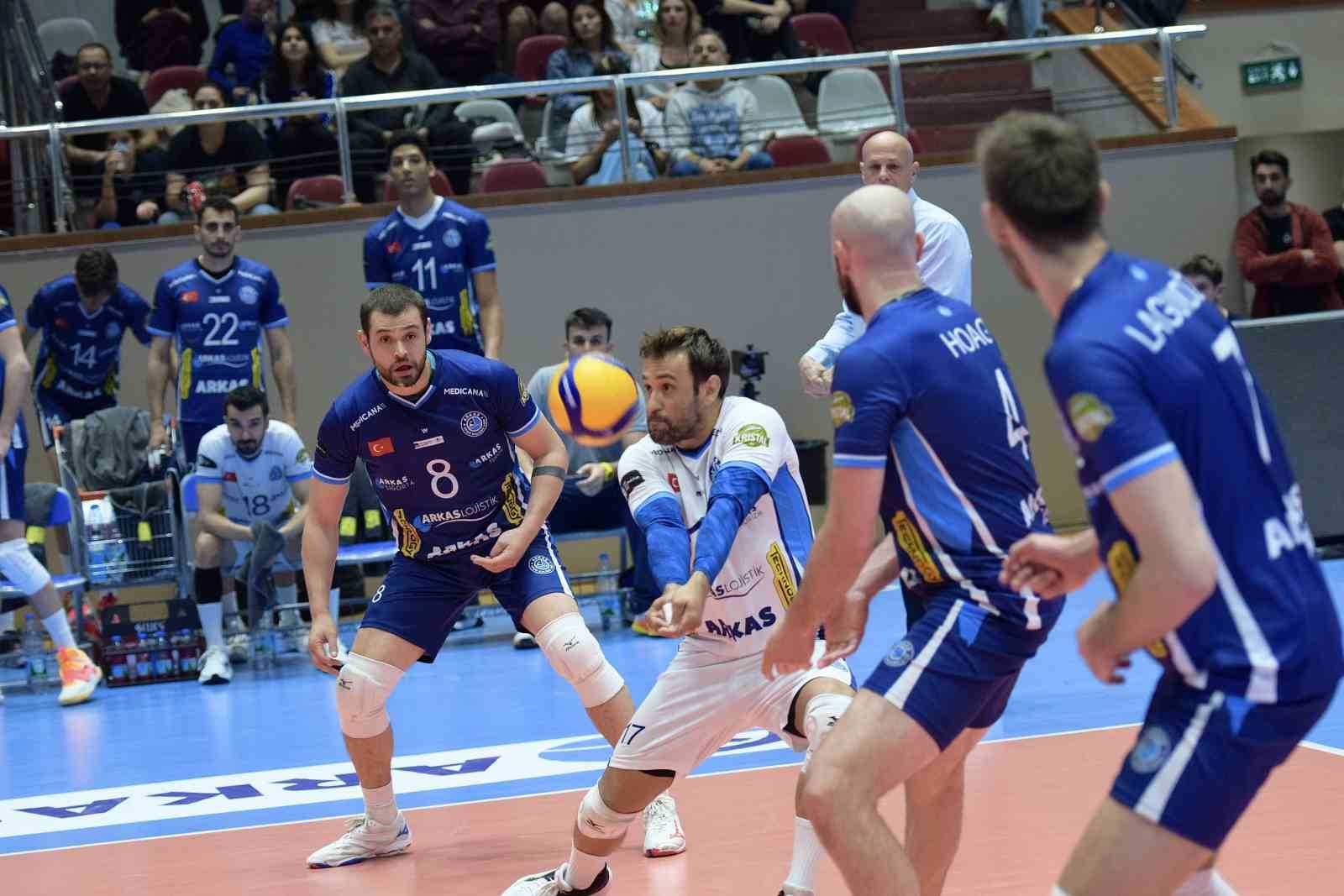 AXA SİGORTA EFELER LİGİ PLAY-OFF FİNAL ETABI YARI FİNAL KARŞILAŞMASINDA