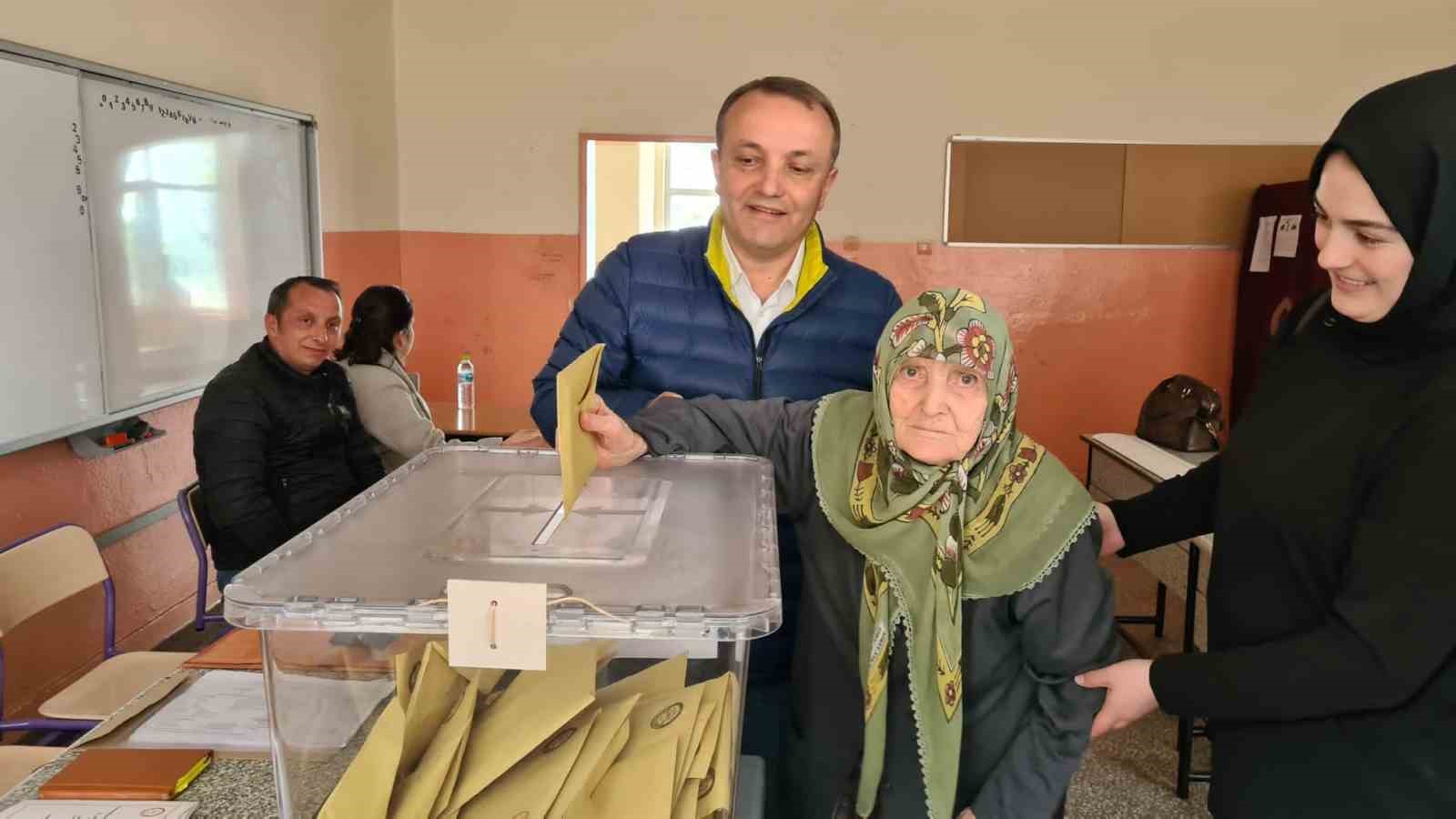 94 YAŞINDAKİ FATMA OCAK YATAĞINDAN KALKARAK CUMHURBAŞKANLIĞI VE 28. DÖNEM