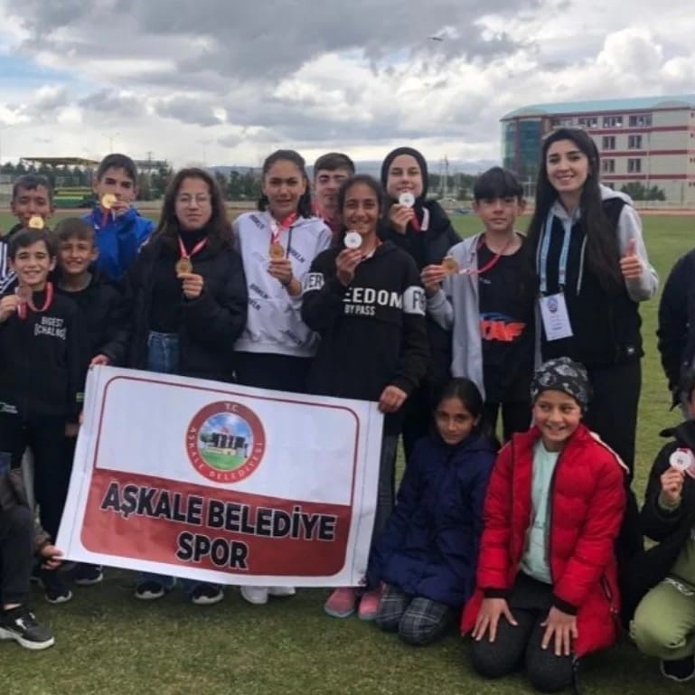 AŞKALE BELEDİYESPOR ERZURUM'DA DÜZENLENEN KULÜPLER ATLETİZM YARIŞMALARINDA HEM BAYANLAR HEM