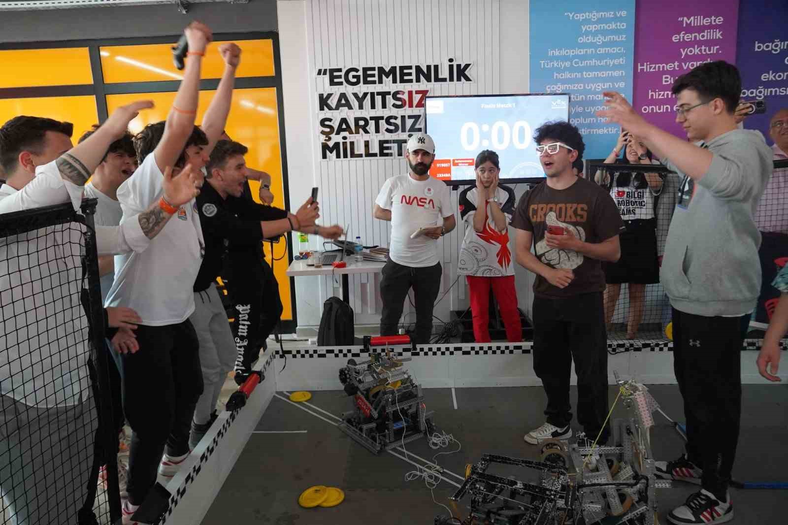 ATAKUM BELEDİYESİ’NİN ORGANİZE ETTİĞİ ‘ATAKUM GELENEKSEL VEX IQ ROBOT YARIŞMASI’NIN