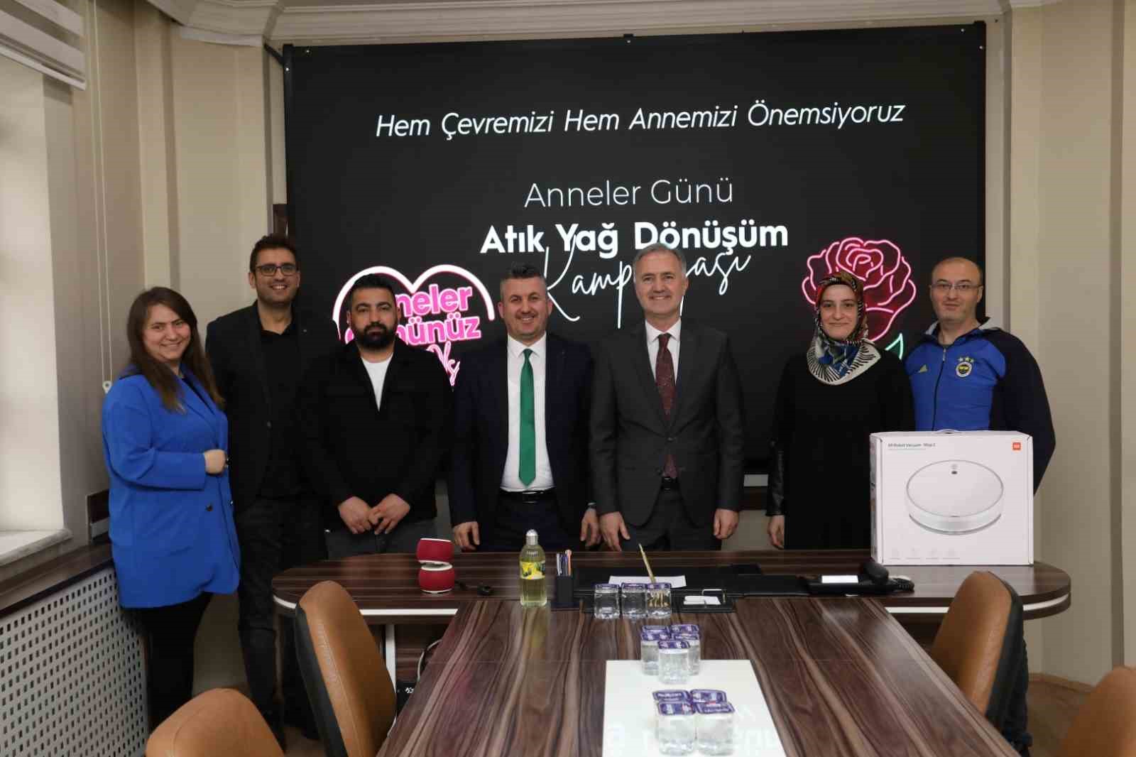 İNEGÖL BELEDİYESİ’NİN “HEM ÇEVREMİZİ HEM ANNEMİZİ ÖNEMSİYORUZ” SLOGANIYLA ANNELER GÜNÜ
