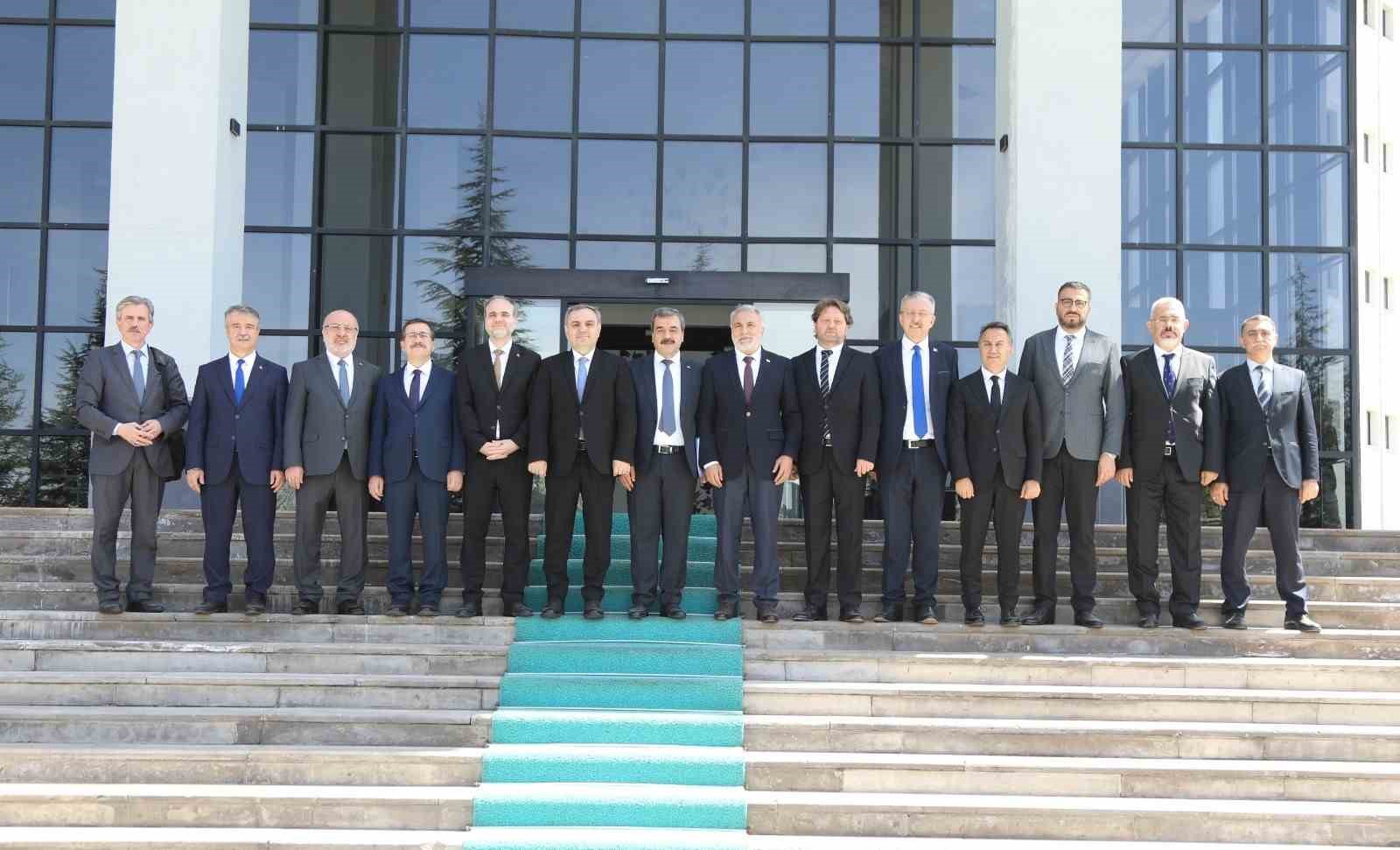 ANADOLU ÜNİVERSİTELER BİRLİĞİ (AÜB) TOPLANTISI ERCİYES ÜNİVERSİTE’NİN (ERÜ) EV SAHİPLİĞİNDE