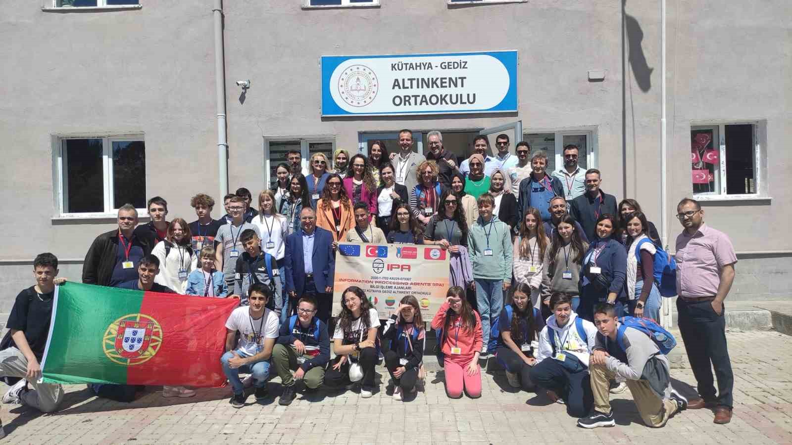 AVRUPALI ÖĞRENCİLER ALTINKENT KÖYÜNE GELDİ