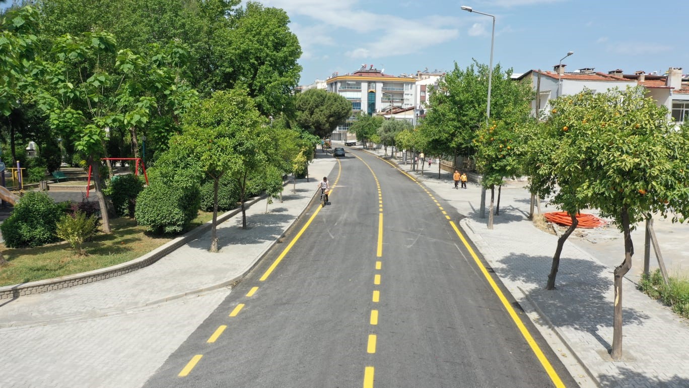 AYDIN BÜYÜKŞEHİR BELEDİYESİ EFELER EVLİYA ÇELEBİ CADDESİ’Nİ YENİLEDİ