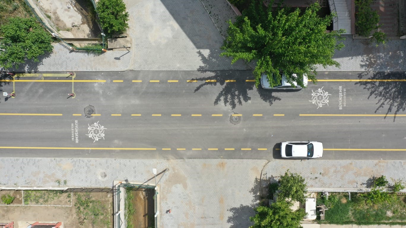 AYDIN BÜYÜKŞEHİR BELEDİYESİ, KENTİN ÇEŞİTLİ NOKTALARINDA YOL YAPIM ÇALIŞMALARINA DEVAM