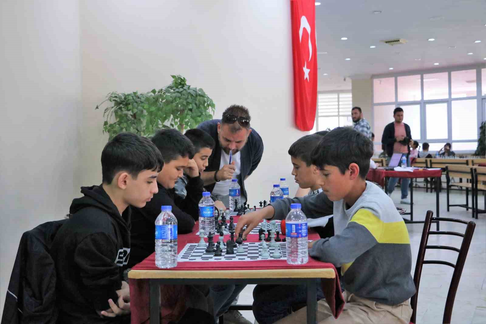AYDIN BÜYÜKŞEHİR BELEDİYESİ’NİN SATRANÇ TURNUVASINA YOĞUN İLGİ