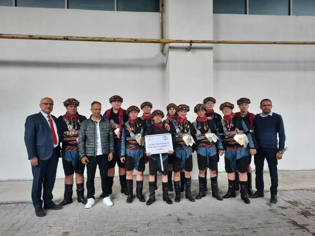 AYDIN MESLEKİ VE TEKNİK ANADOLU LİSESİ HALK OYUNLARI EKİBİ 'GENÇLER