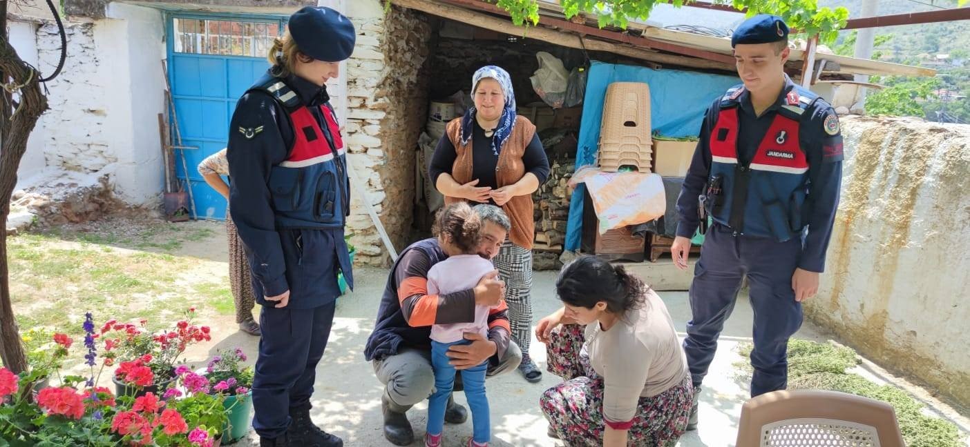 AYDIN İL JANDARMA KOMUTANLIĞI EKİPLERİ TARAFINDAN ŞEHİT AİLELERİ BELİRLENEN PROGRAM
