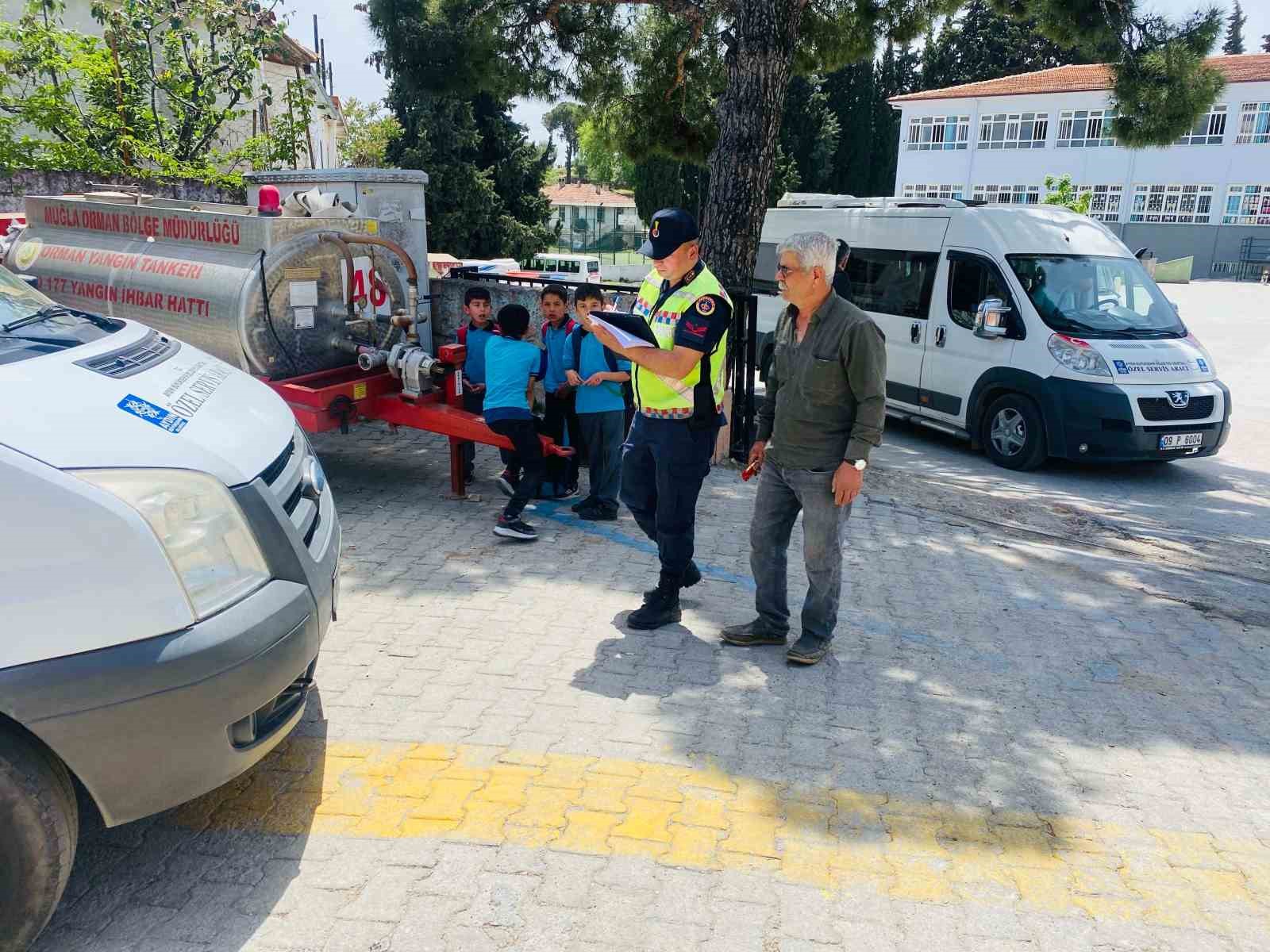 AYDIN’DA SERVİS ARAÇLARININ DENETİMLERİ SÜRÜYOR