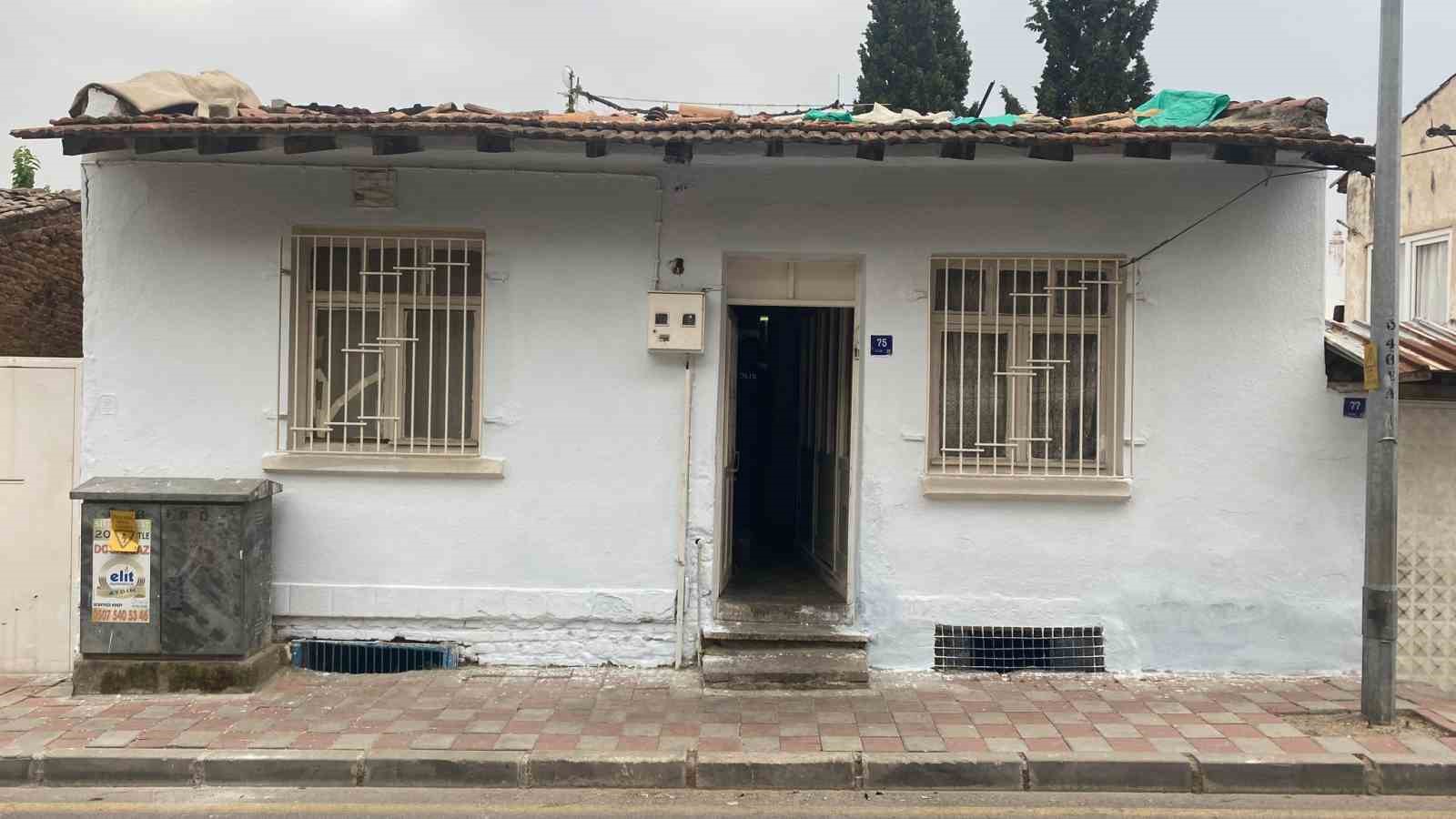 AYDIN'IN EFELER İLÇESİNDE BİR KİŞİ EVDE ÖLÜ OLARAK BULUNDU.