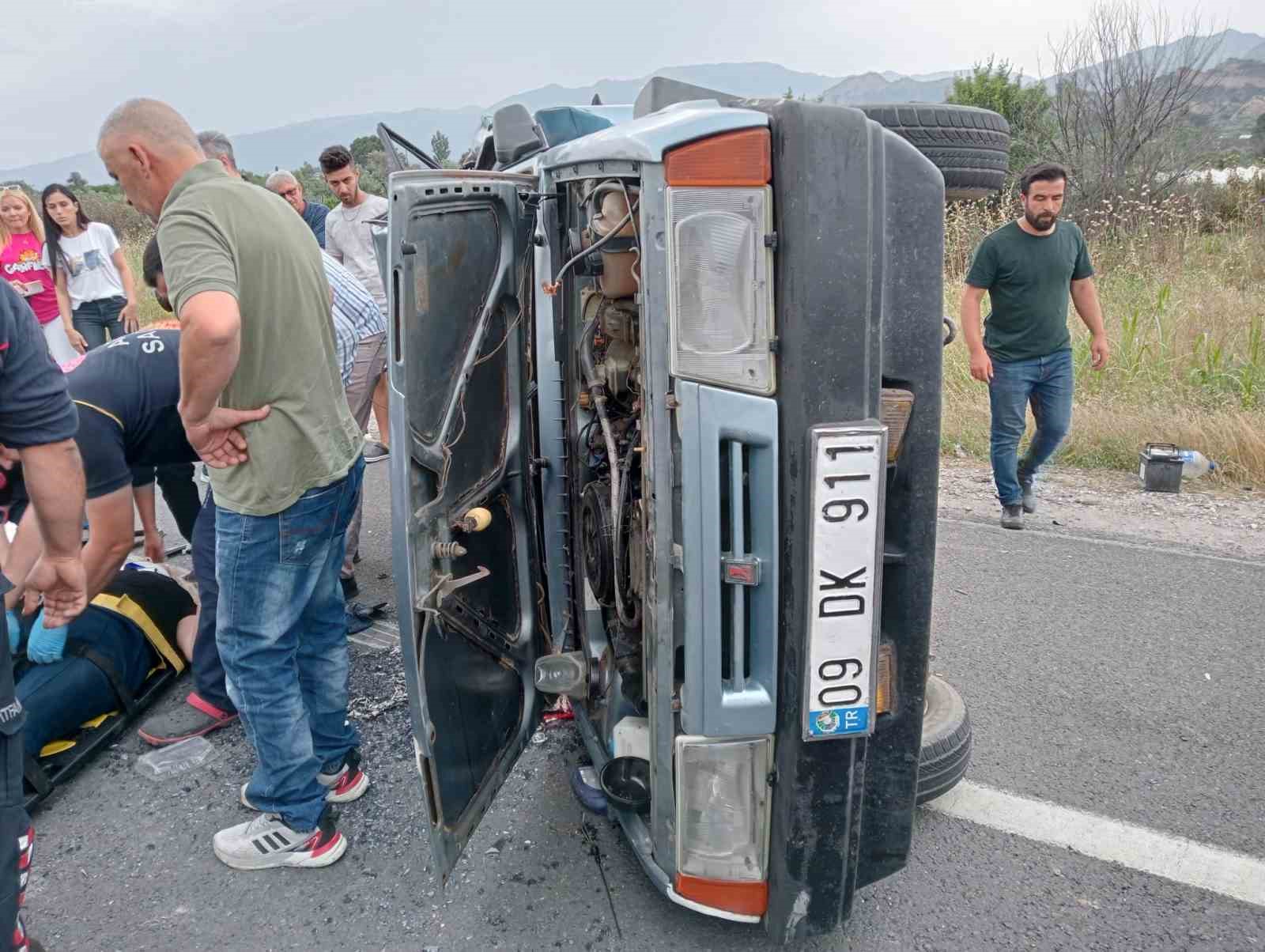 AYDIN'IN SULTANHİSAR İLÇESİNDE BİRKAÇ DAKİKA ARAYLA MEYDANA GELEN 2 TRAFİK