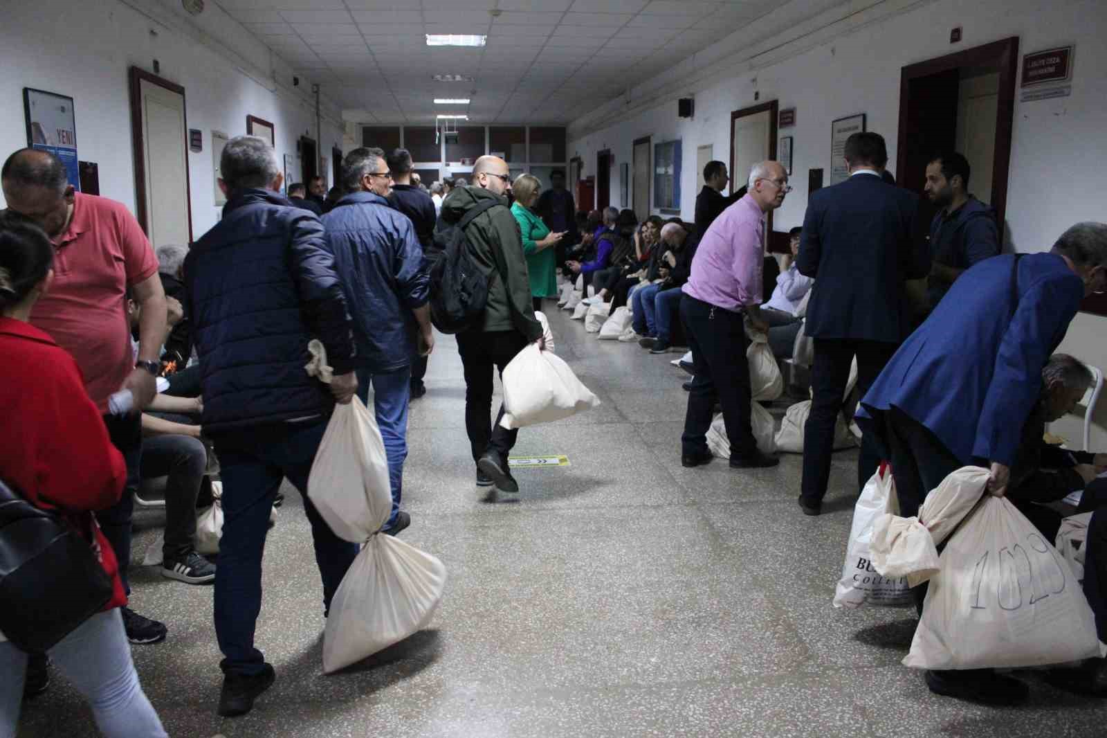 AYDIN’IN EFELER İLÇESİNDE İL SEÇİM KURULU’NA SEVK EDİLEN OYLARIN SAYIM