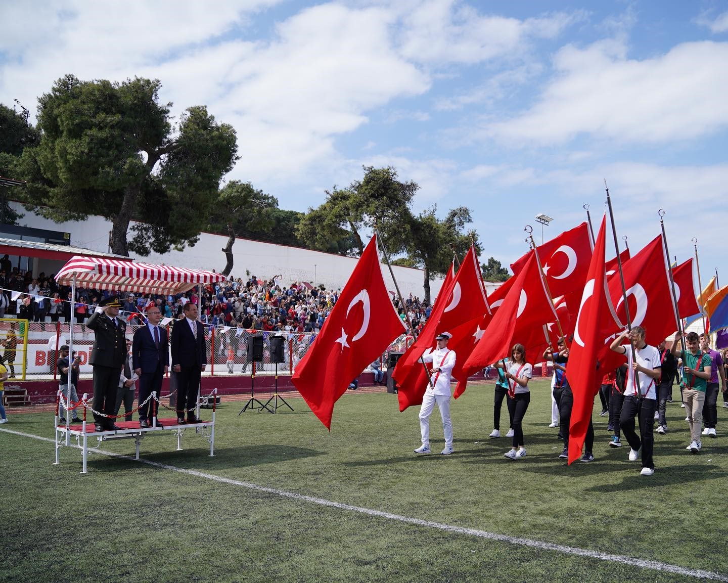 AYVALIK’TA ATATÜRK VE 19 MAYIS COŞKUSU