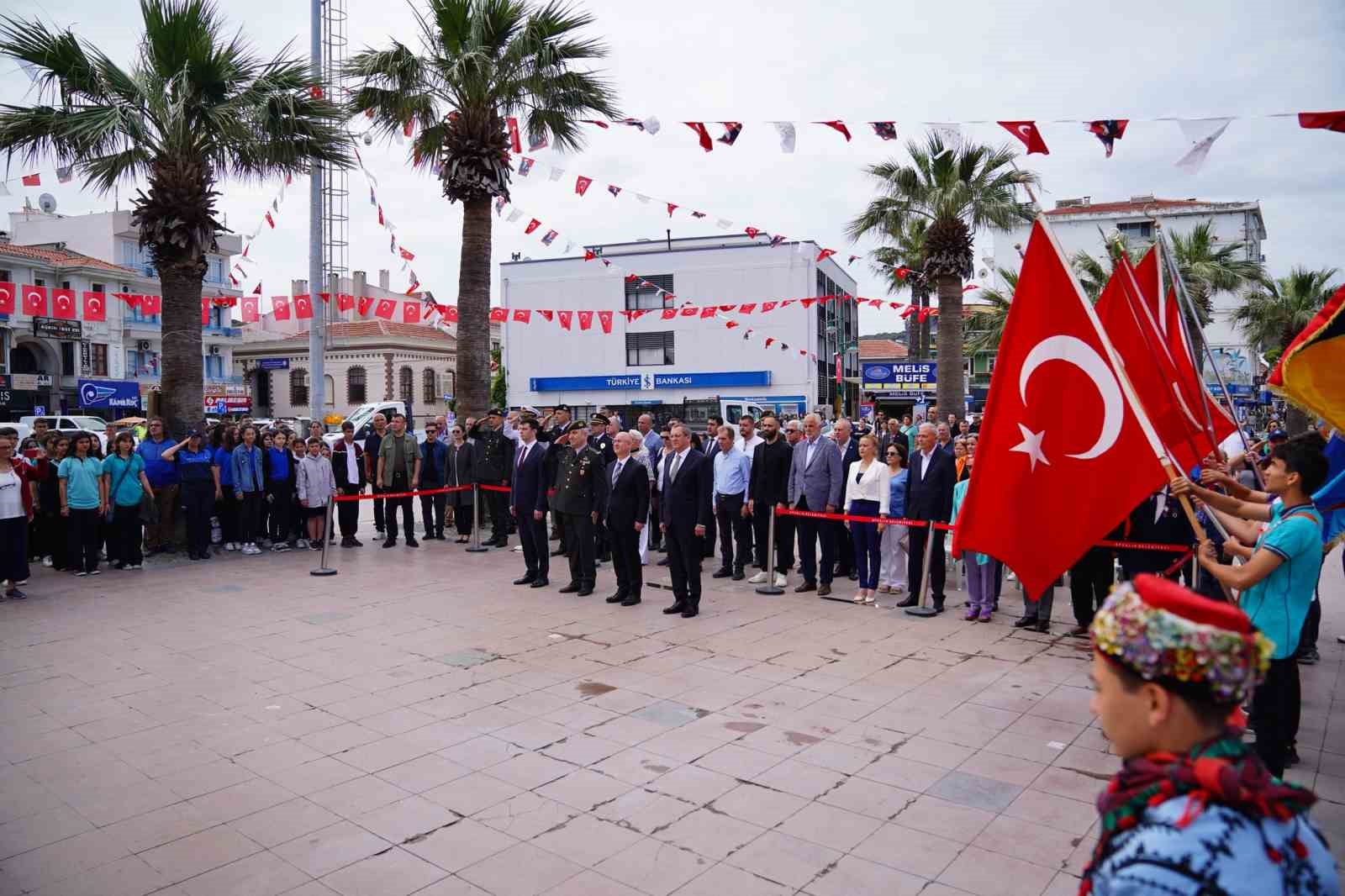 172. ALAY KOMUTANI YARBAY ALİ ÇETİNKAYA'NIN AYVALIK'TA İLK KURŞUN ATIŞININ