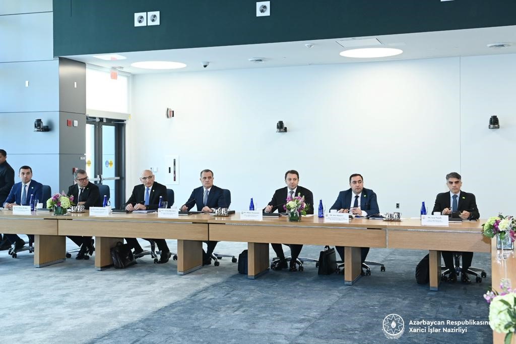 AZERBAYCAN VE ERMENİSTAN DIŞİŞLERİ BAKANLARI ABD'DE BİR ARAYA GELDİ