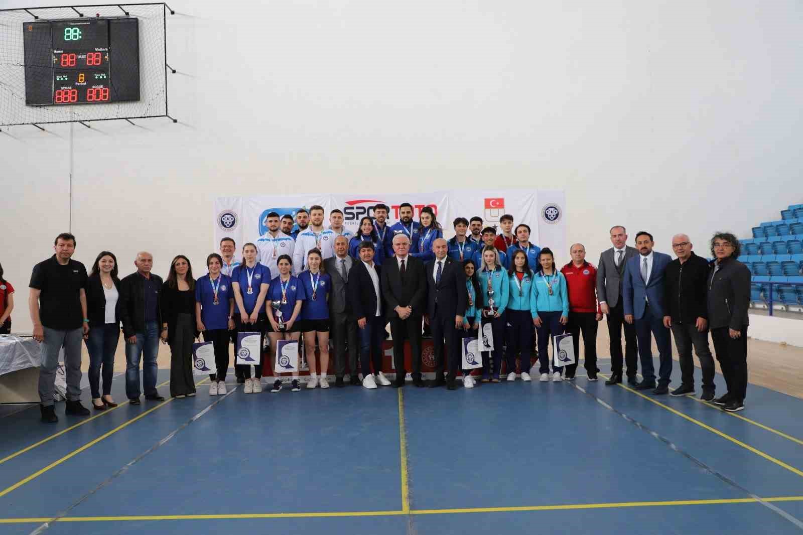 BADMİNTON SPOR MÜSABAKALARI SONA ERDİ