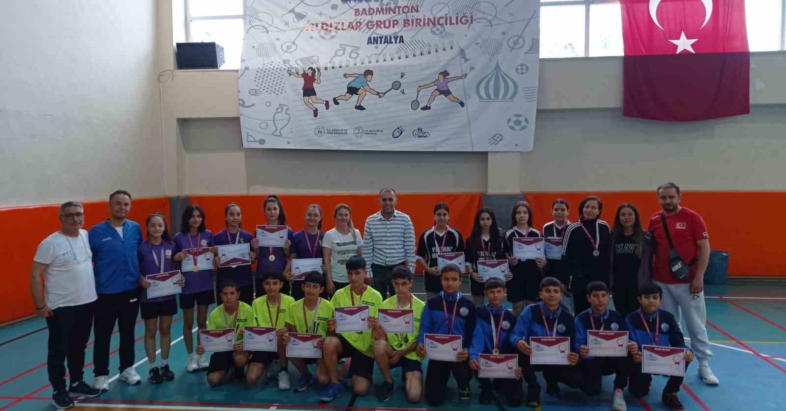 ANTALYA’DA DÜZENLENEN BADMİNTON TURNUVASINDA AYDIN’I TEMSİL EDEN DR. FEVZİ MÜRÜVVET