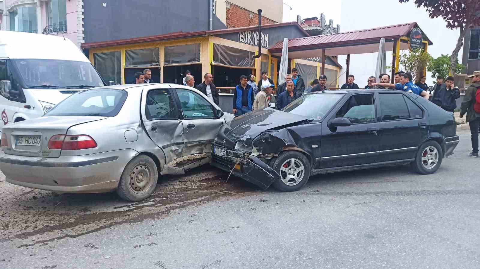 SAMSUN'UN BAFRA İLÇESİNDE MEYDANA GELEN TRAFİK KAZASINDA 2 KİŞİ YARALANDI.