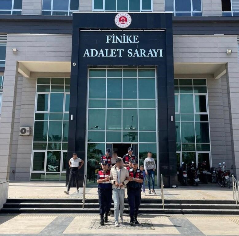 ANTALYA’NIN FİNİKE İLÇESİNDE BAĞ VE BAHÇELERE GİRİP HIRSIZLIK GERÇEKLEŞTİRDİĞİ ŞÜPHESİYLE