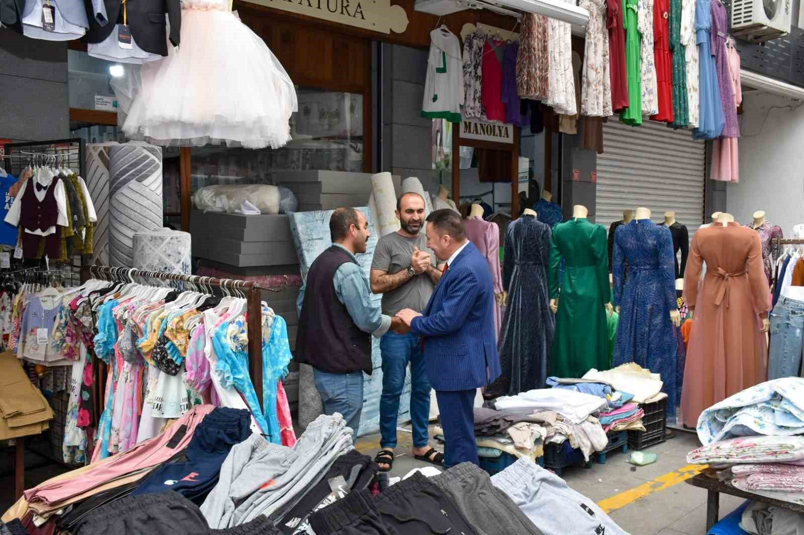 BAĞLAR BELEDİYE BAŞKANI HÜSEYİN BEYOĞLU, ESNAF ZİYARETİNDE PAZAR GÜNÜ YAPILACAK