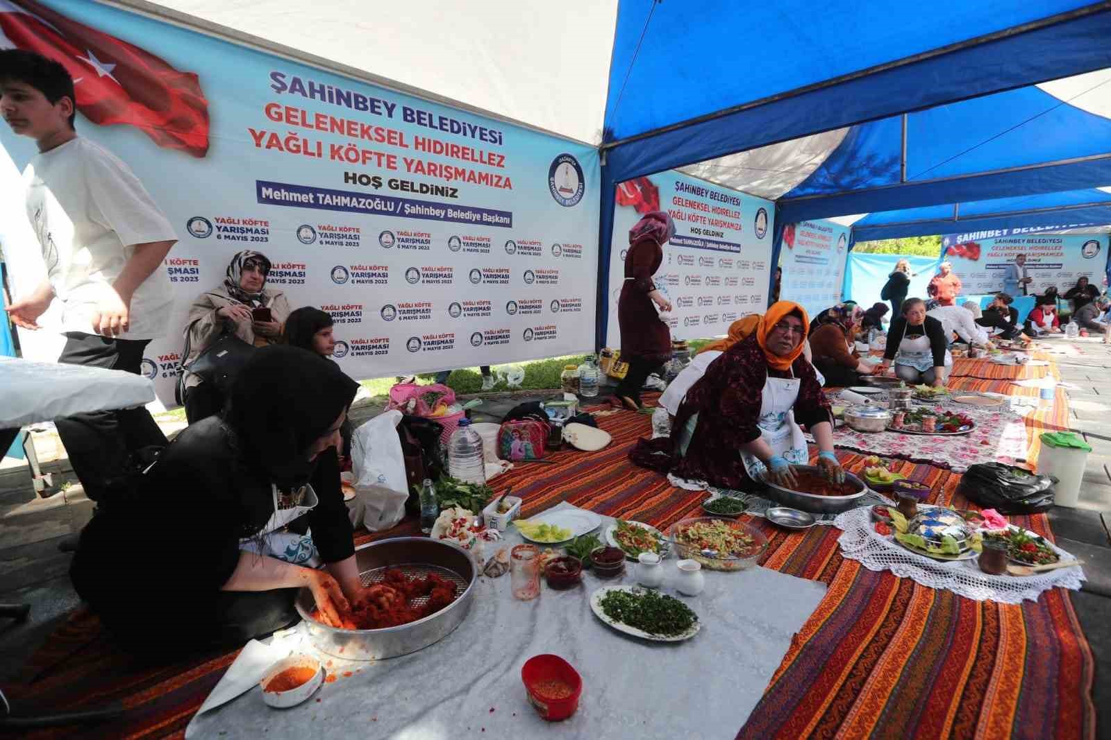 ŞAHİNBEY BELEDİYESİNİN HIDIRELLEZ ETKİNLİKLERİ ÇERÇEVESİNDE DÜZENLEDİĞİ “YAĞLI KÖFTE” YARIŞMASINDA KADINLAR