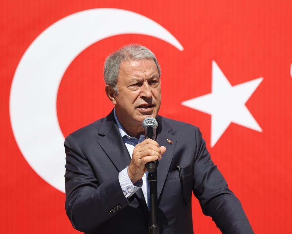 MİLLİ SAVUNMA BAKANI HULUSİ AKAR, YAPIMINA DEVAM EDİLEN HAVAALANIYLA İLGİLİ