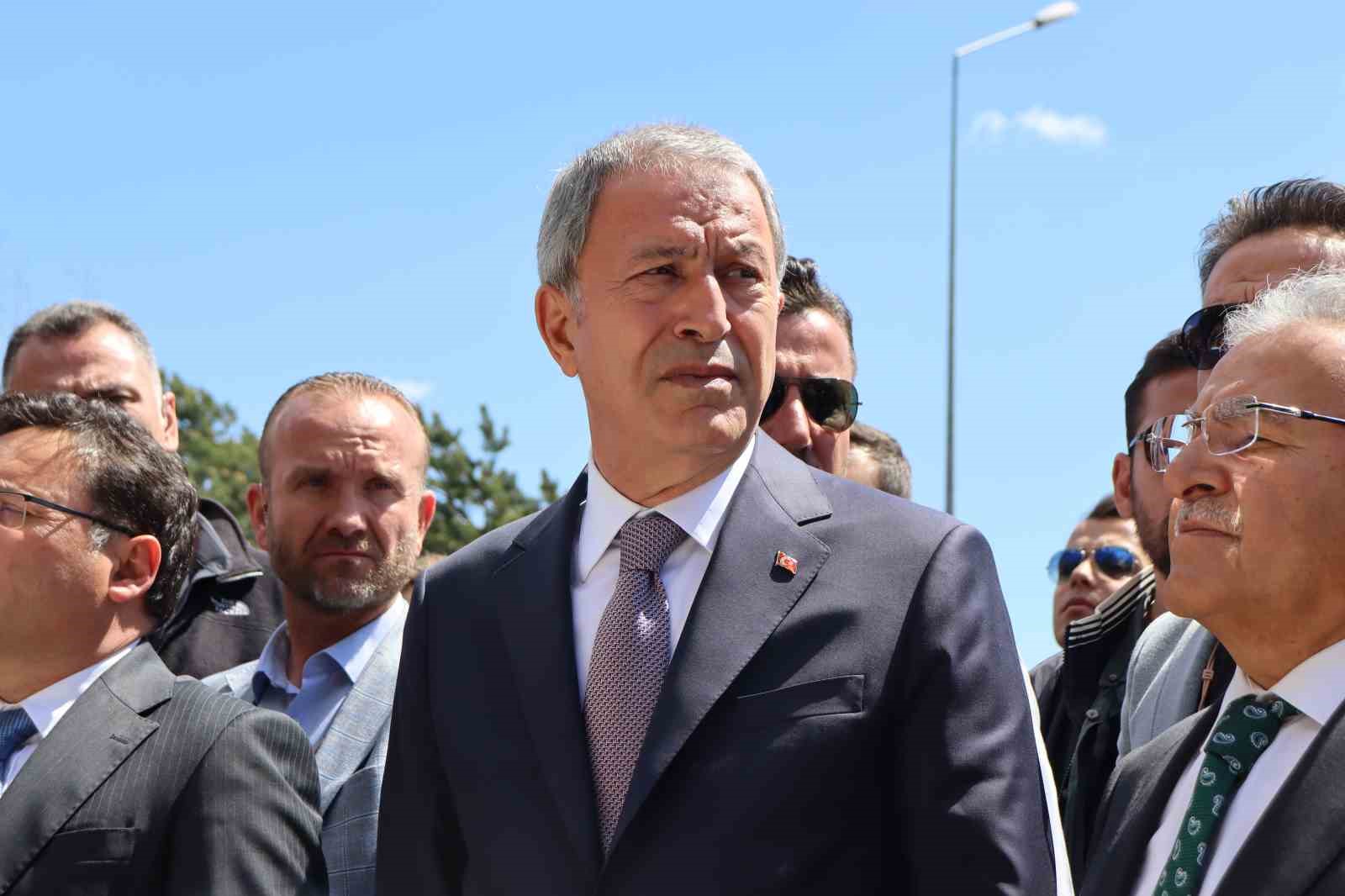 MİLLİ SAVUNMA BAKANI HULUSİ AKAR, RUSYA-UKRAYNA SAVAŞINDA BİRAN ÖNCE ATEŞKES