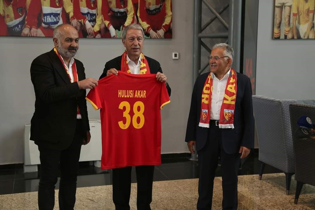 MİLLİ SAVUNMA BAKANI HULUSİ AKAR, SPOR TOTO SÜPER LİG EKİPLERİNDEN