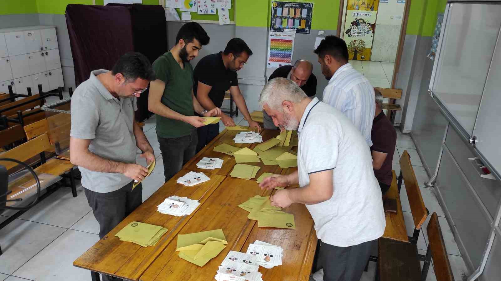 BAKAN BOZDAĞ'IN OY KULLANDIĞI SANDIKTA ERDOĞAN KAZANDI