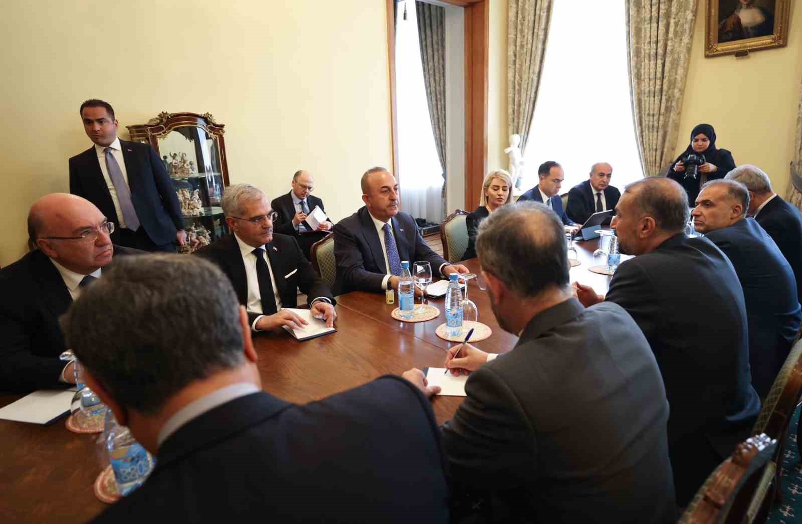 BAKAN ÇAVUŞOĞLU, İRANLI MEVKİDAŞI ABDULLAHİYAN İLE GÖRÜŞTÜ