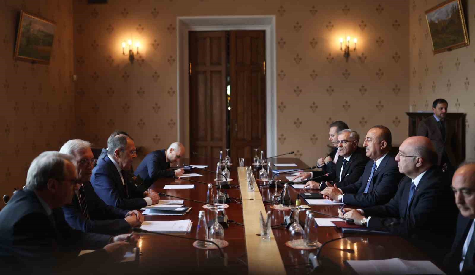 BAKAN ÇAVUŞOĞLU MOSKOVA’DA LAVROV’LA GÖRÜŞTÜ