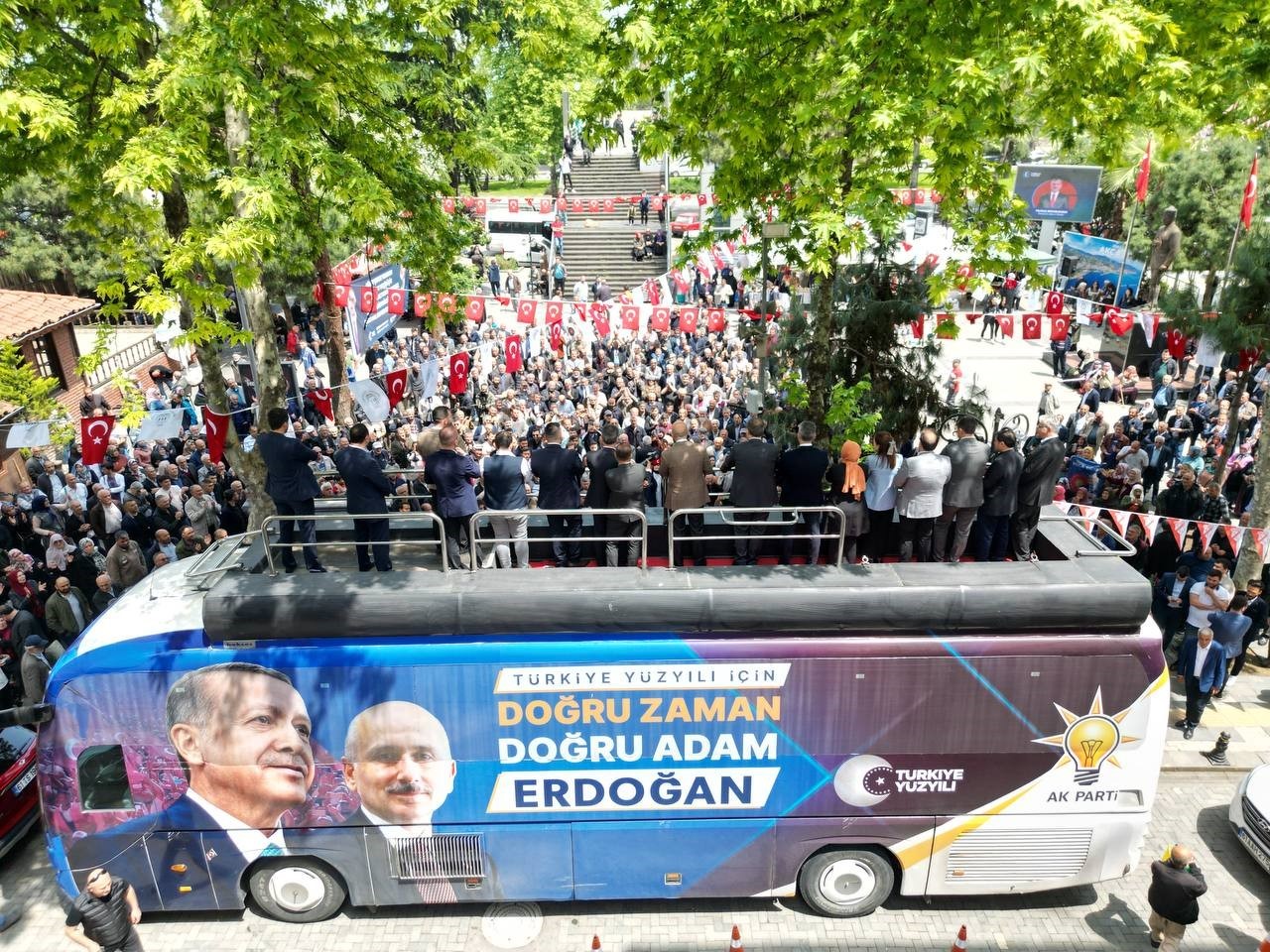 ULAŞTIRMA VE ALTYAPI BAKANI ADİL KARAİSMAİLOĞLU, AKÇAABAT’TA VATANDAŞLARA HİTAP ETTİ,