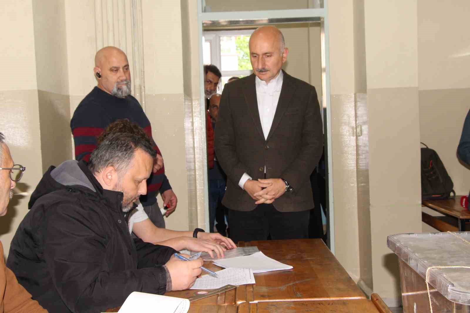ULAŞTIRMA VE ALTYAPI BAKANI AK PARTİ TRABZON MİLLETVEKİLİ ADAYI ADİL