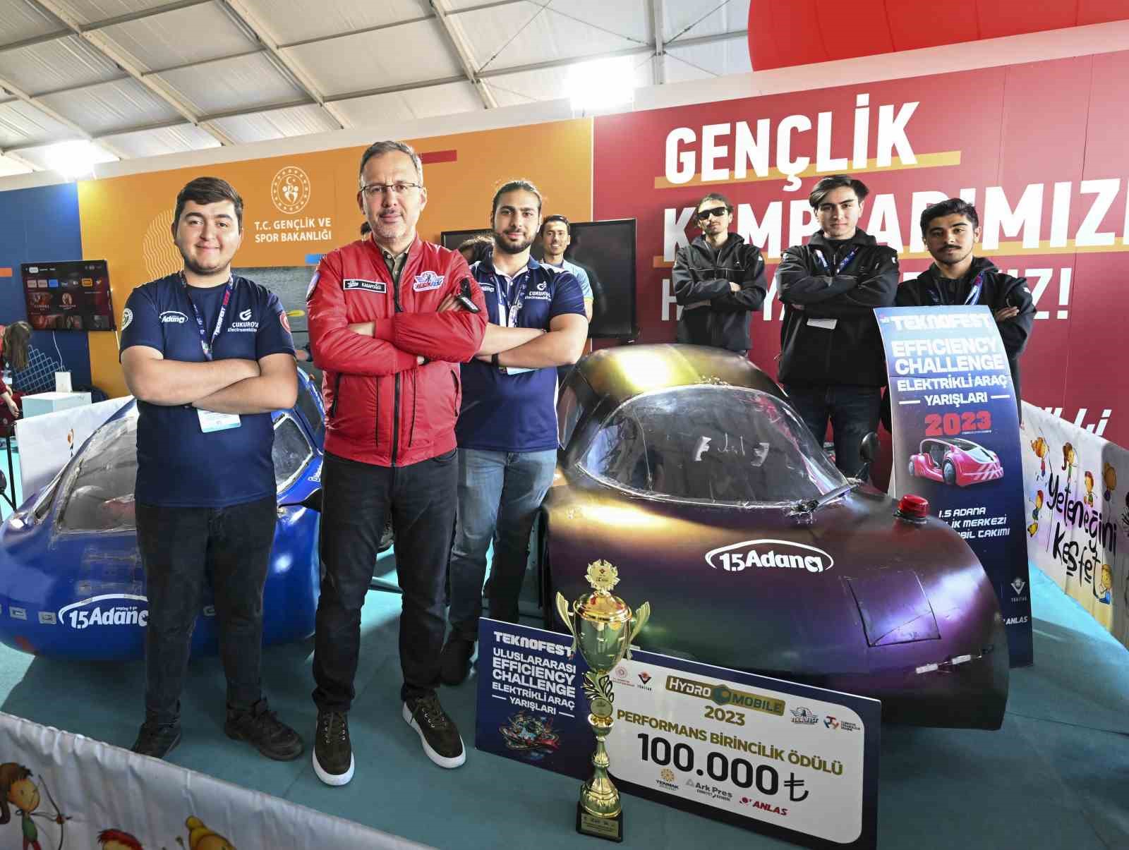 TEKNOFEST'E KATILAN GENÇLİK VE SPOR BAKANI DR. MEHMET MUHARREM KASAPOĞLU,